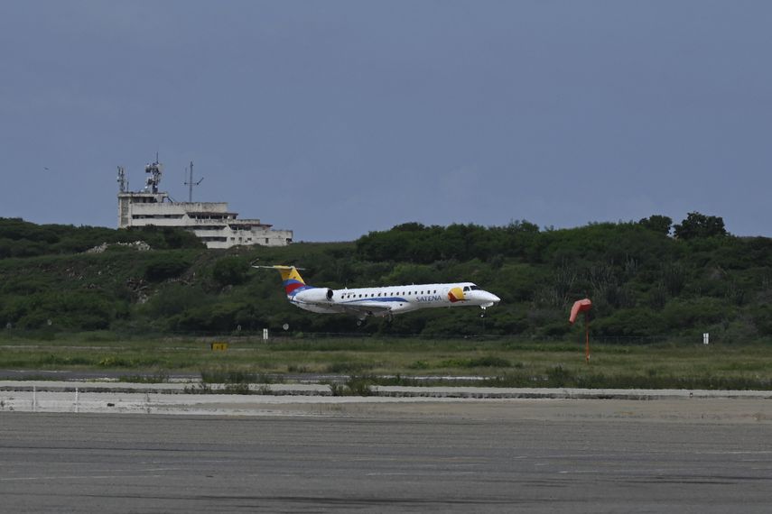 Venezuela suspende vuelos con Colombia tras denunciar llegada de mercenarios