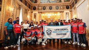 Presidencia a los chicos que representarán al país en la Serie Mundial de Pequeñas Ligas.