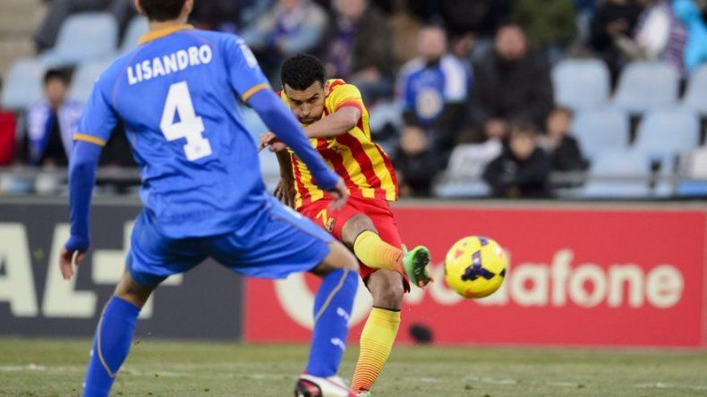 Barça remonta al Getafe con triplete de Pedro y recupera el liderato