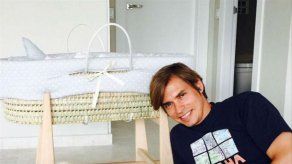 Carlos Baute no puede disimular su emoción ante su paternidad