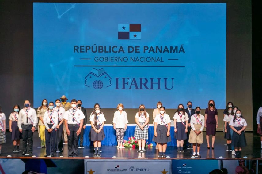 En la convocatoria aplicaron más de 350 estudiantes de todo el país.