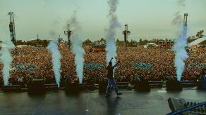 Lunay interpreta Ella Remix de Boza, en la ciudad de México.