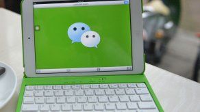 China prohíbe a usuarios de mensajería como WeChat difundir información política