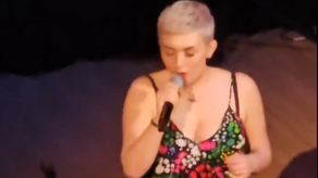 Hija de Sinead OConnor emociona cantando Nothing compares 2 U