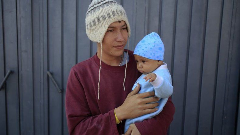 Sondeo: Migrantes en caravana dicen que huyen de violencia