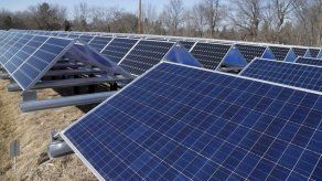 Marruecos proyecta dos centrales solares en territorio saharaui