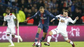 Mbappé anota 4 y provoca un penal en goleada del PSG a Lyon
