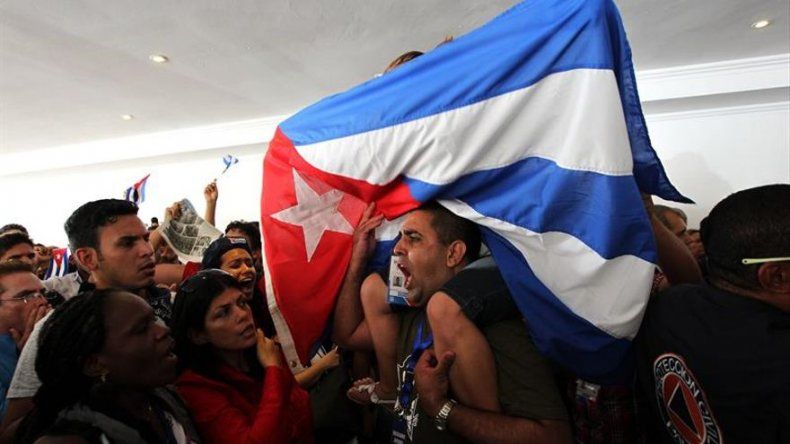 Cubanos y venezolanos protestan en Panamá
