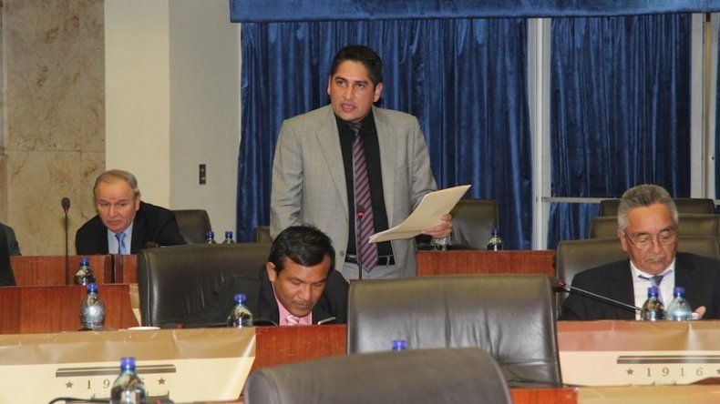 Diputado Alfredo Pérez justifica donaciones: A nosotros son los que nos piden