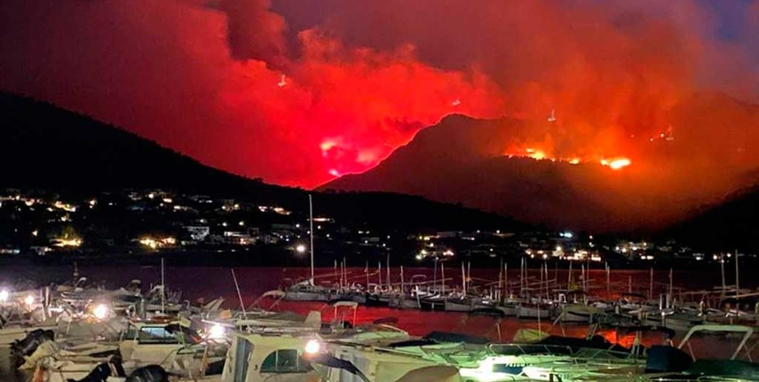 Voraz incendio consume España