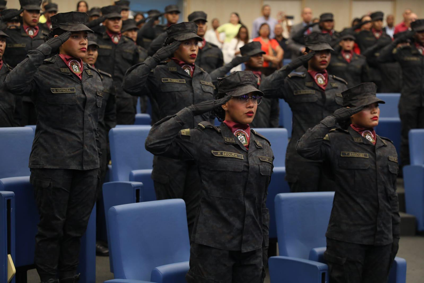 Juramentan a 114 nuevas unidades del SPI