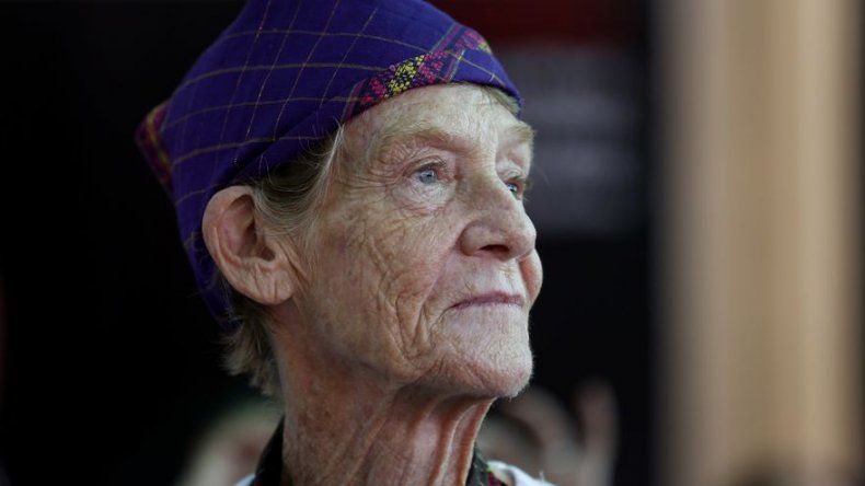 Sale de Filipinas la monja australiana que enojó a Duterte