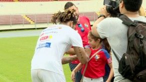 Fanáticos de la Selección emocionados previo a partido con Irlanda del Norte