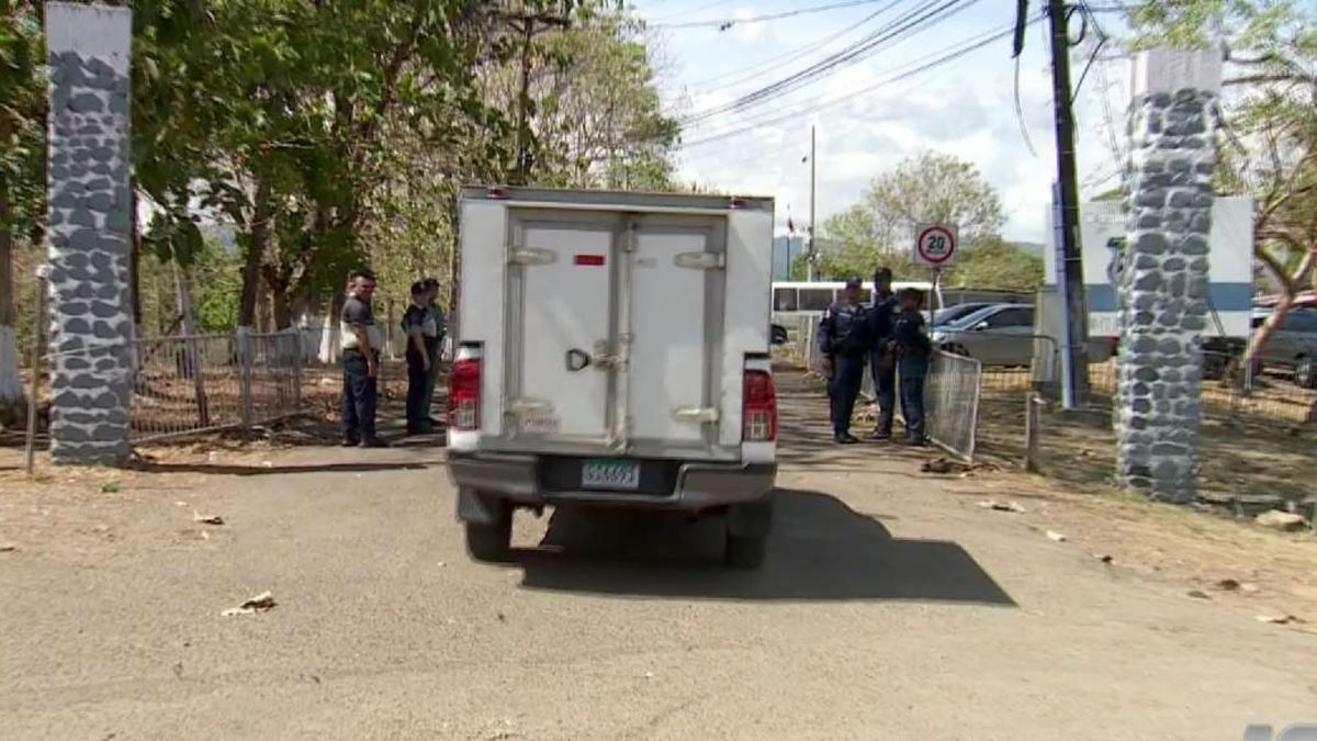 La ministra de Gobierno, Dinoska Montalvo, informa sobre homicidio de recluso en La Joya.