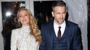 Ryan Reynolds felicita a su mujer Blake Lively con un divertido mensaje