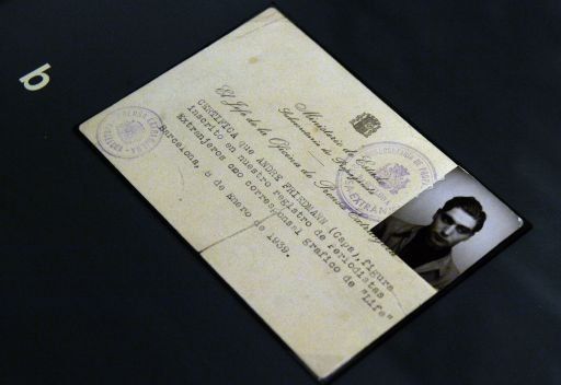 Maleta de Capa vuelve a México con muestra de fotos de la guerra civil