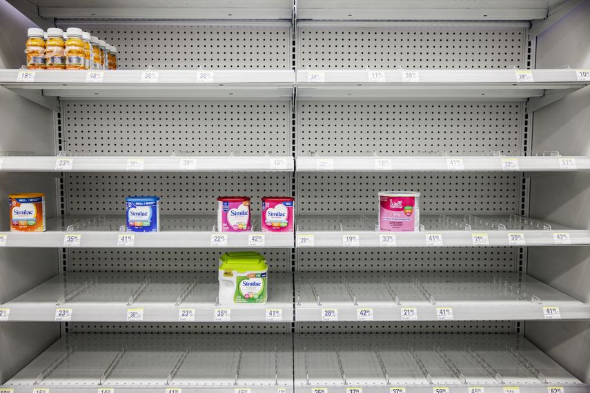 Anaquel de fórmulas de leche para bebés vacío en Washington