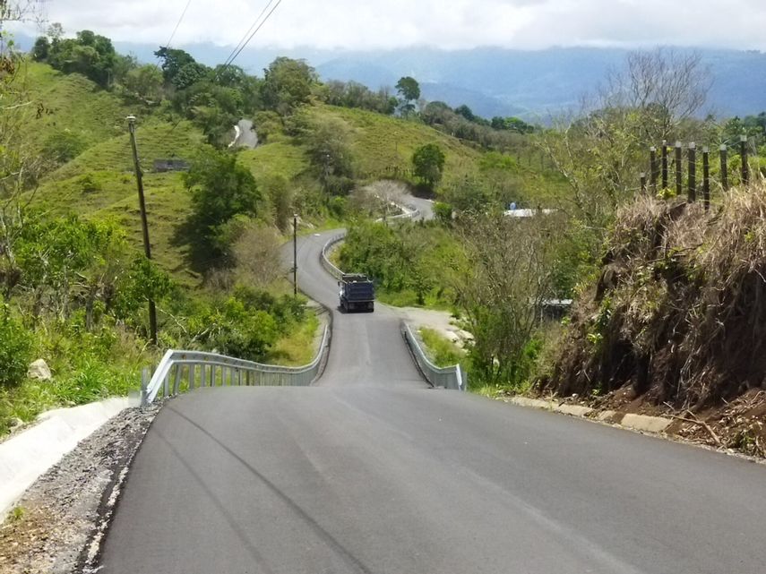 Vía que conecta a Caisán con Volcán, en un 90% de avance