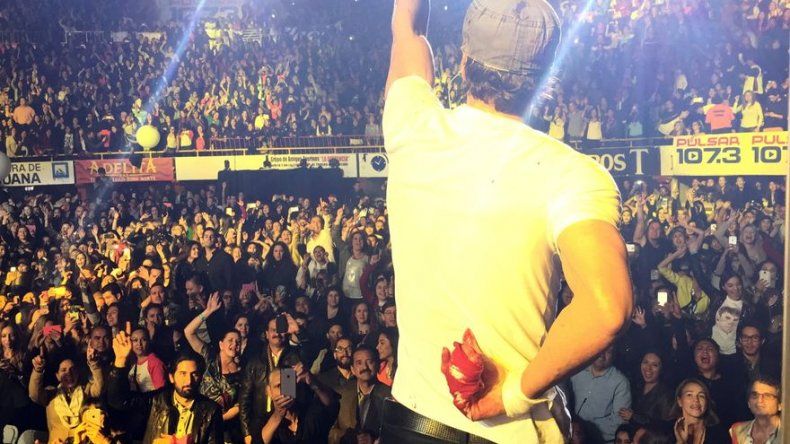 Camiseta ensangrentada de Enrique Iglesias se convierte en objeto de deseo