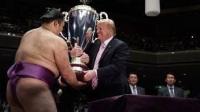 Trump regresa a la realidad en EEUU tras visita a Japón