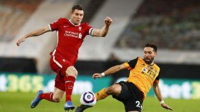 Liverpool vence a los Wolves y Patricio sale lesionado