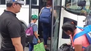 Imagen ilustrativa de migrantes retornando a sus países.