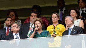 Blatter y Rousseff declaran abierta la Copa en medio de sonoro abucheo