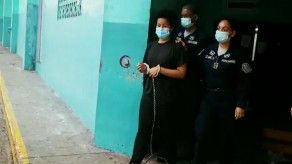 Imputan cargos por homicidio doloso agravado contra mujer acusada de matar a su madre