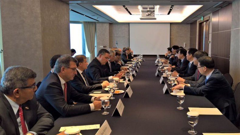 Directiva del Canal de Panamá habla de gas natural licuado con clientes en Asia