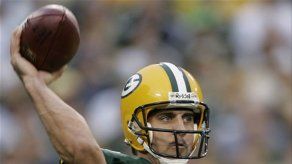 Rodgers lanza y anota con Packers para vencer a Vikings