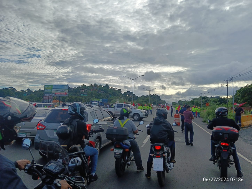 Cierres organizado po el SUNTRACS afecta el tráfico vehicular