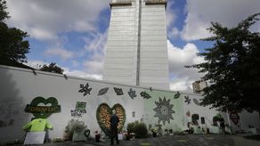 Los edificios de gran altura han podido obtener fondos del gobierno para quitar el revestimiento, las viviendas de poca altura no lo han hecho.
