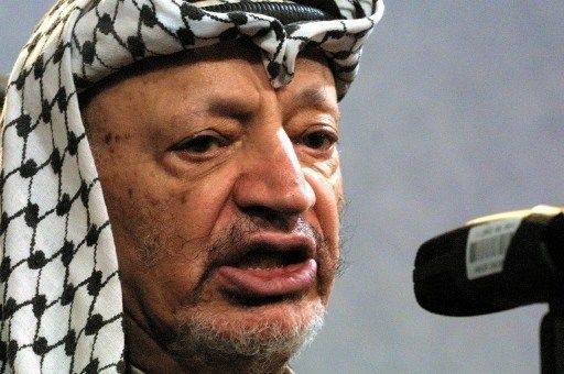 Empiezan a excavar la tumba de Arafat para esclarecer su muerte
