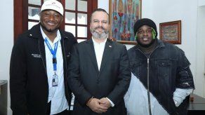 Sech visita el Ministerio de Cultura y presenta proyecto para jóvenes en riesgo social