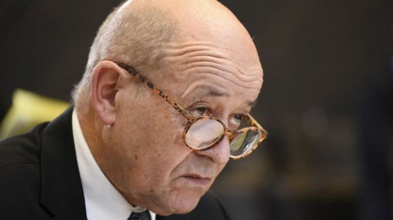 Denuncian al ministro de Exteriores francés por no repatriar a los hijos del EI