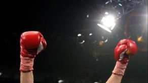 Nathan Cleverly vence a Shawn Hawk y retiene título semipesado del OMB