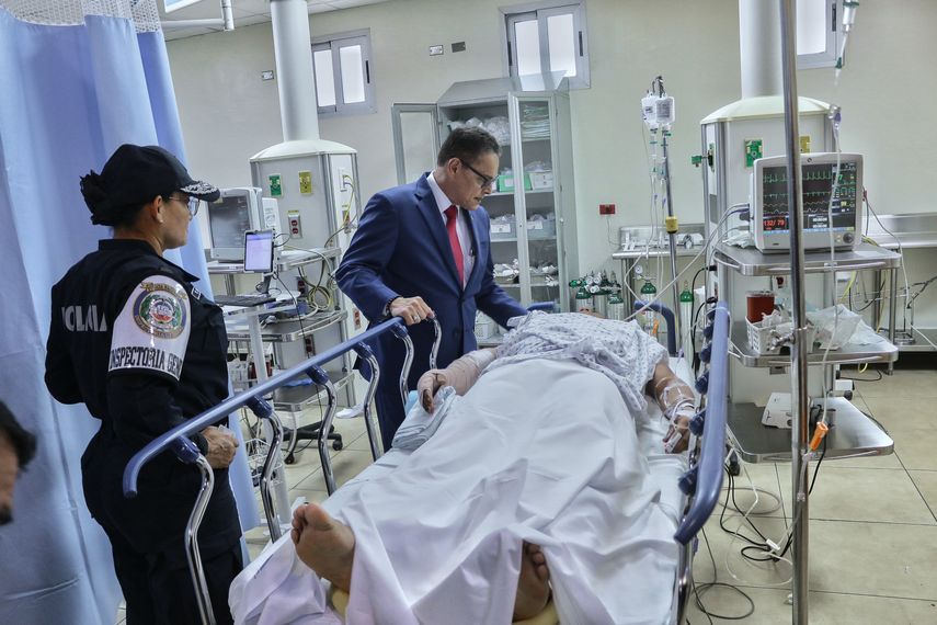 Ministro de Seguridad visita a los policías heridos tras los enfrentamientos