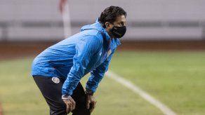 Costa Rica despide a su técnico tras dura derrota ante EEUU