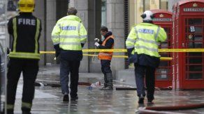 Evacúan hotel y cierran dos estaciones de tren en Londres por escape de gas