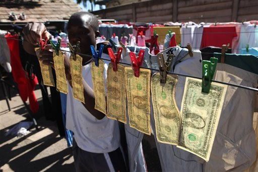Zimbabue atribuye a billetes de dólar contagio de fiebre tifoidea