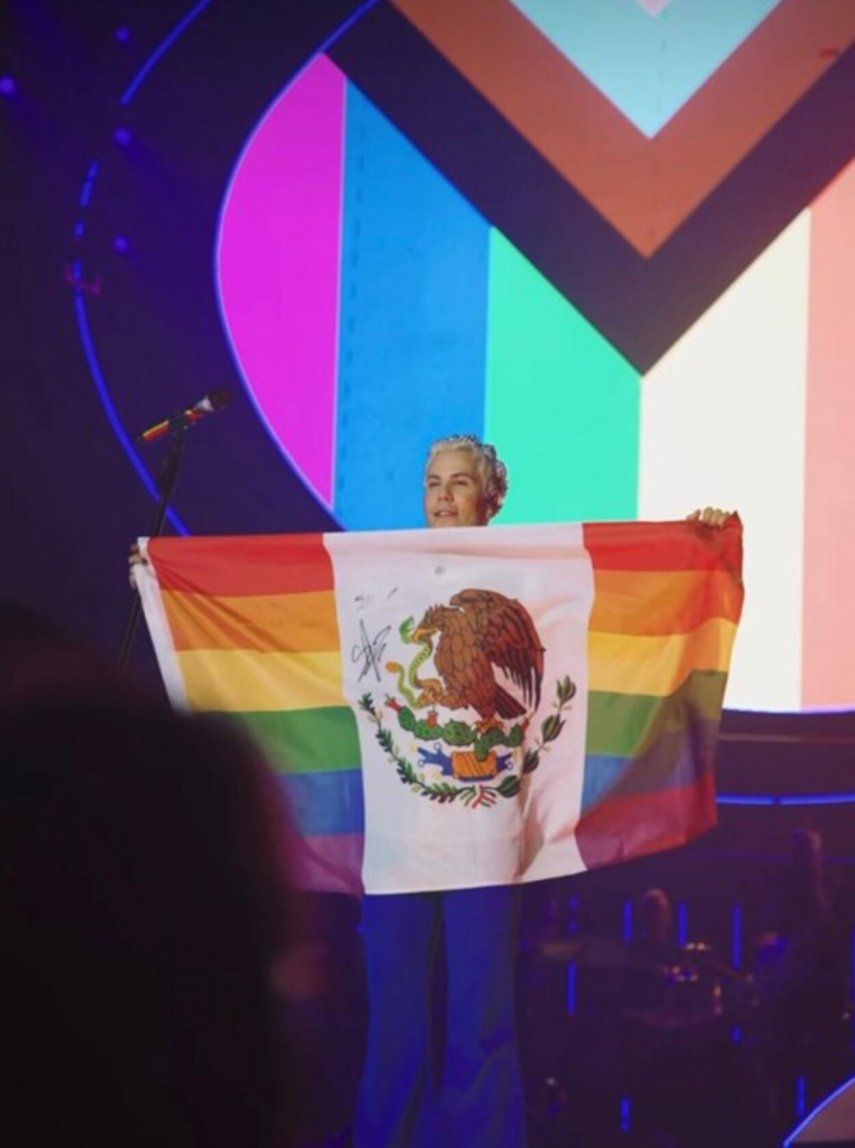 Christian Chávez es criticado por promover el movimiento LGBT+