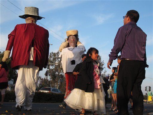 Indígenas zapotecas recrean fiesta de su comunidad en EEUU