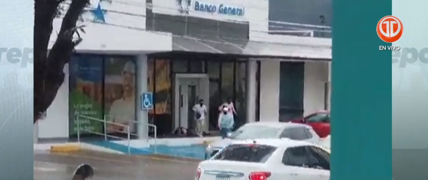 Robo al Banco General en Parque Lefevre: Cámaras captaron salida de los asaltantes
