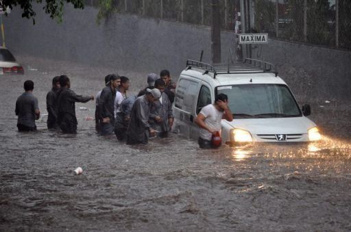 Lluvias dejan 300 personas afectadas y 60 viviendas dañadas en Honduras