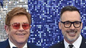 Elton John y David Furnish elaboran su propio zumo de manzana