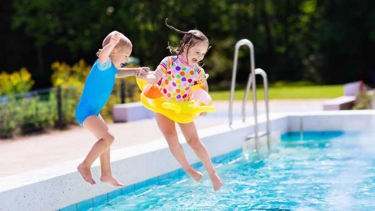 Consejos para evitar las otitis de piscina en niños