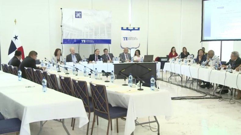 Reformas deben ser discutidas en este momento y no cerca de campaña sugiere Pinilla