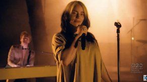 Billie Eilish encuentra ofensivo que la aplaudan por ponerse ropa holgada