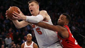 Knicks traspasan a Porzingis a Mavericks
