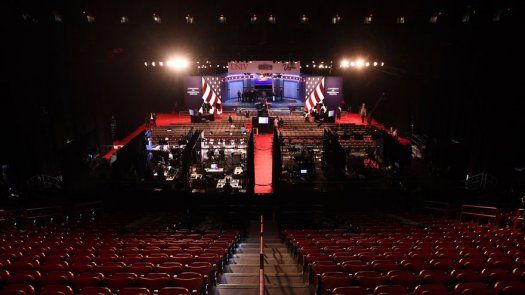 Clinton y Trump llegan al último debate de una dura campaña